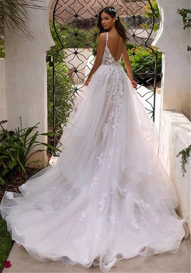 Schmales und tiefes V-Ausschnitt-Trägerlicht-Hochzeitskleid