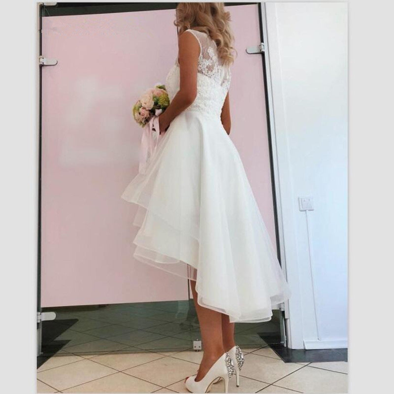 Neues Stil Hochzeitskleid - Vorne kurz, hinten lang, schlicht und mit Spitze
