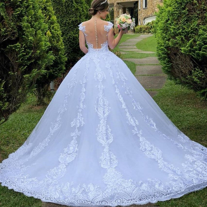 Brautkleid im Vintage-Stil mit weißer Spitze